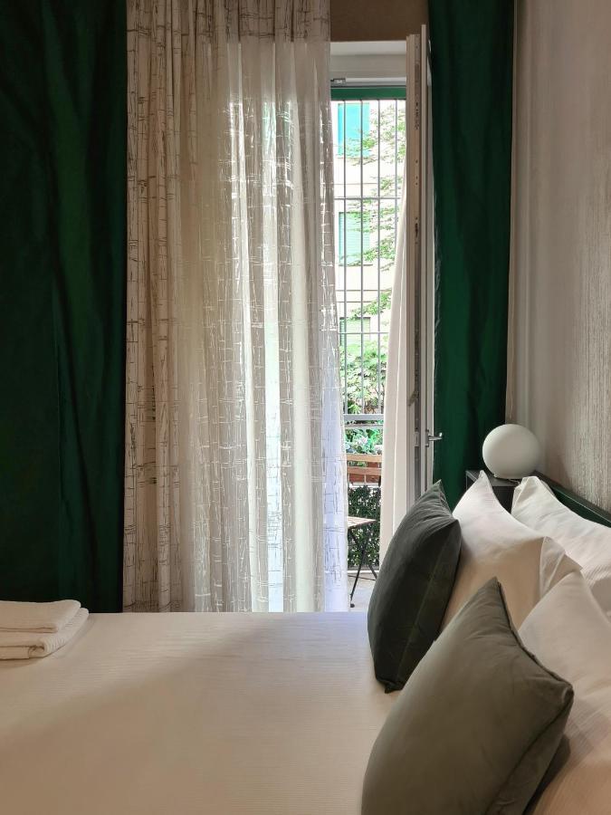 Serendipity Apartments - Montenapoleone Милан Экстерьер фото